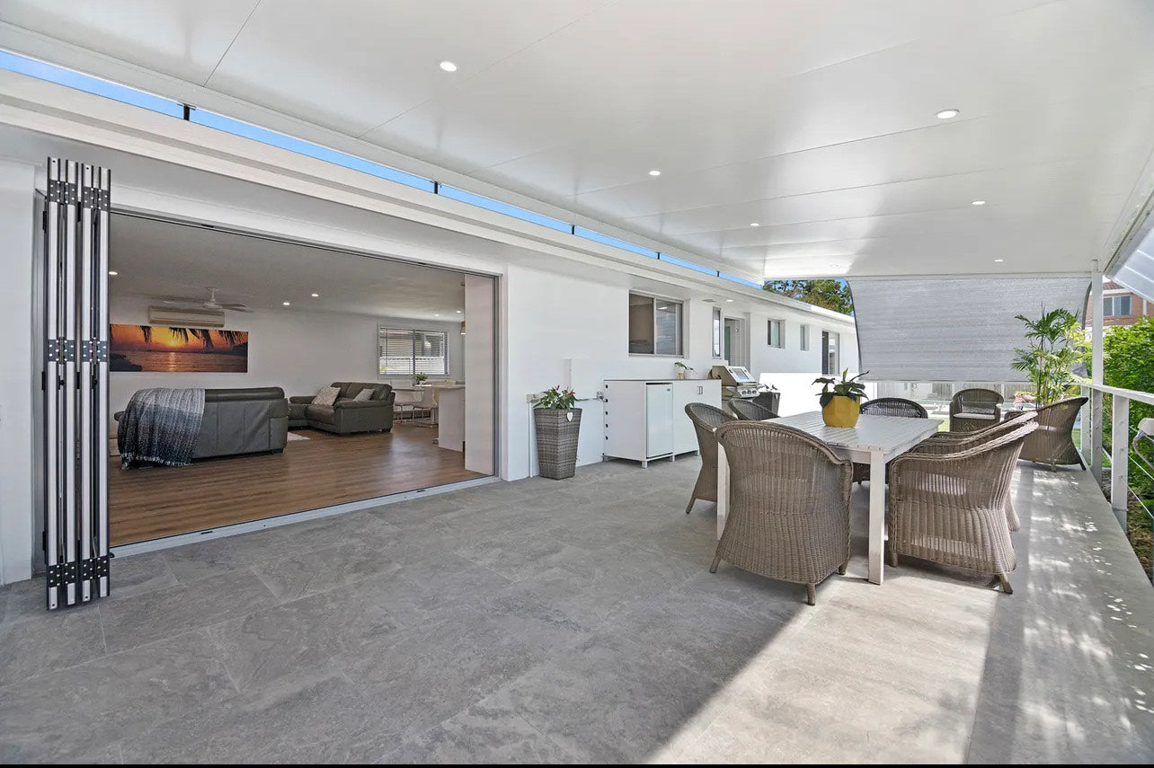 Insulated Flyover Patio Roof- 3m(L) x 3m(W)